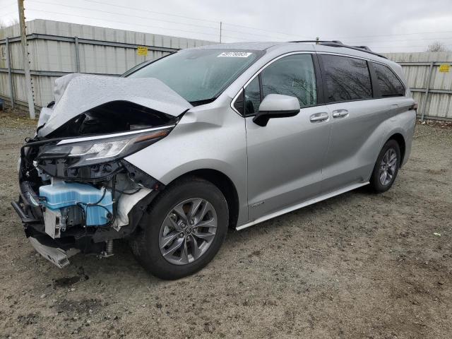 TOYOTA SIENNA LE 2021