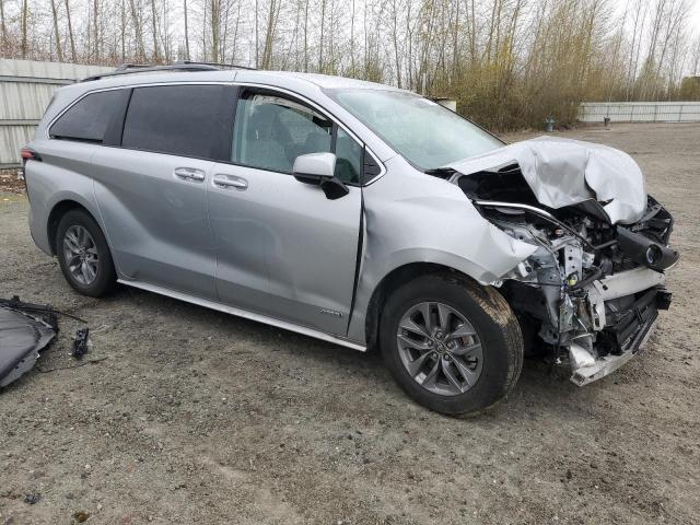 TOYOTA SIENNA LE 2021