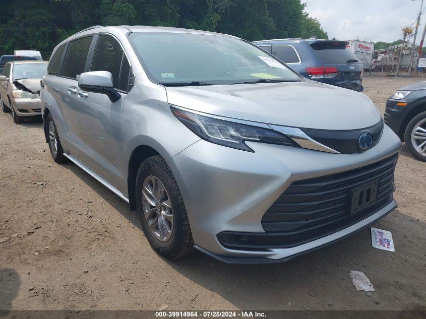 TOYOTA SIENNA LE 2022