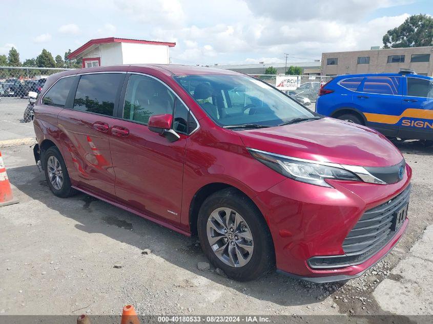 TOYOTA SIENNA LE 2021