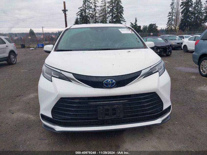 TOYOTA SIENNA LE 2022