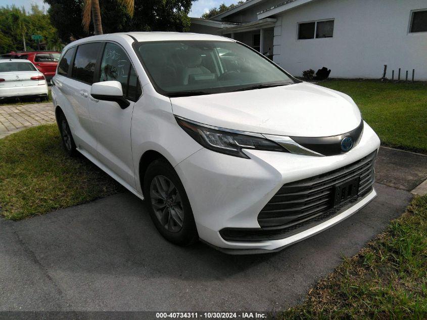 TOYOTA SIENNA LE 2022