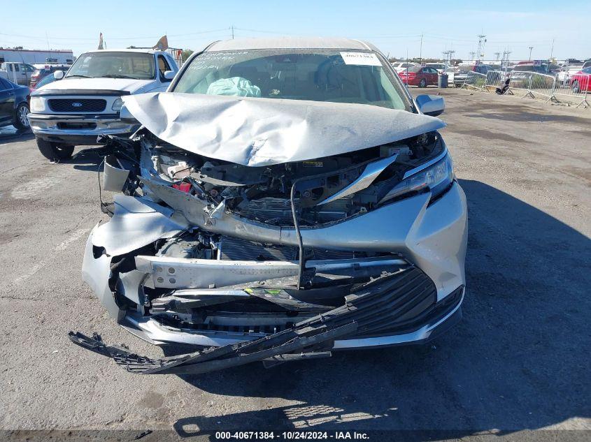 TOYOTA SIENNA LE 2023