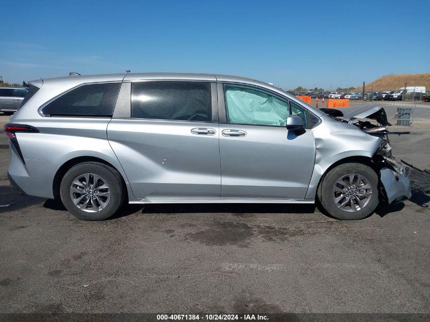 TOYOTA SIENNA LE 2023