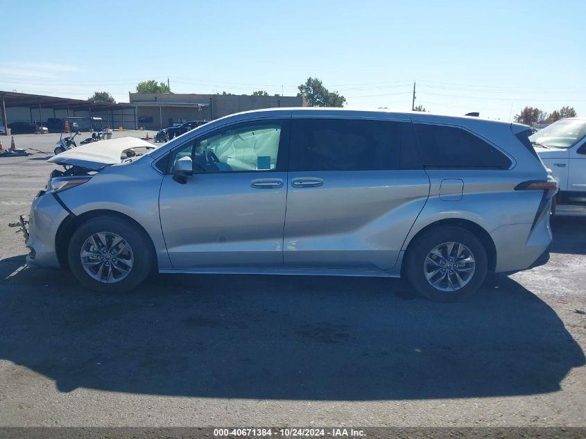 TOYOTA SIENNA LE 2023