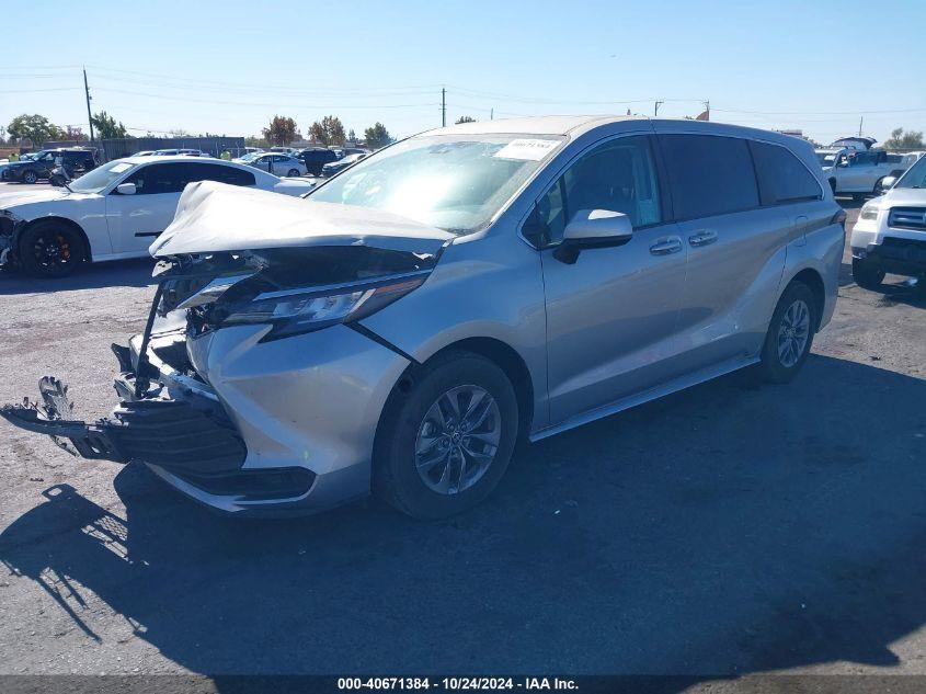 TOYOTA SIENNA LE 2023