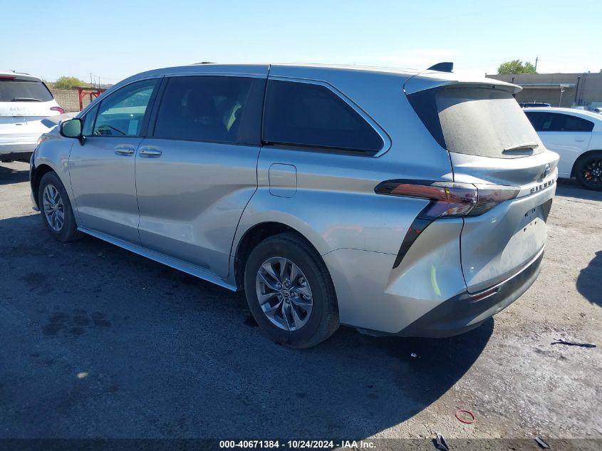 TOYOTA SIENNA LE 2023