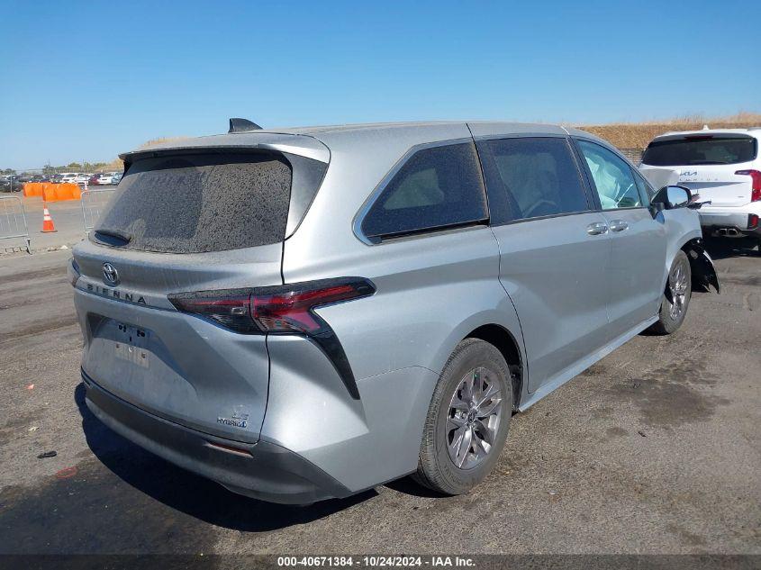 TOYOTA SIENNA LE 2023