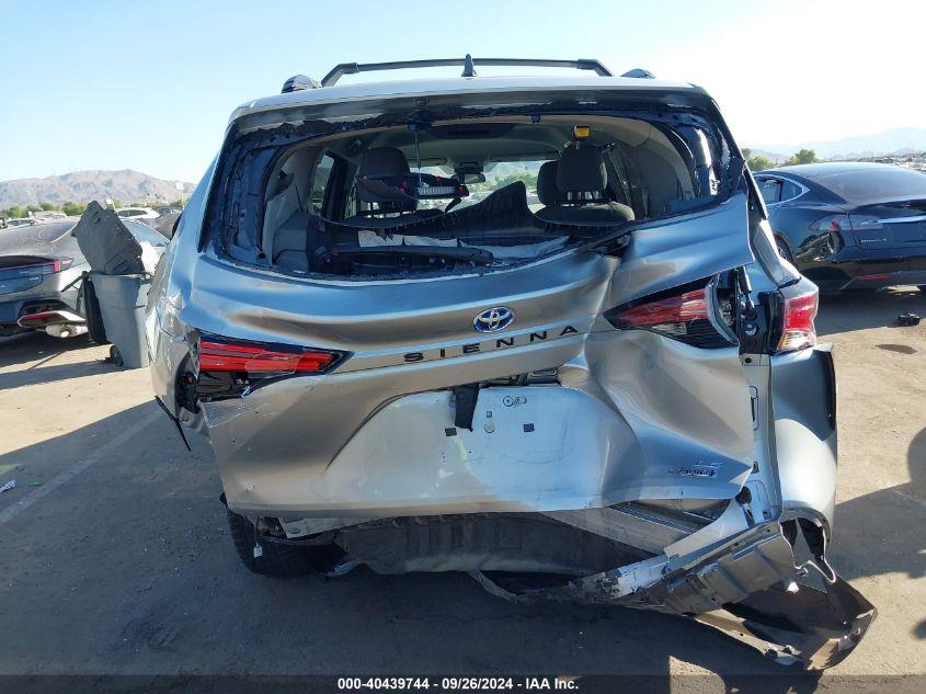 TOYOTA SIENNA LE 2022