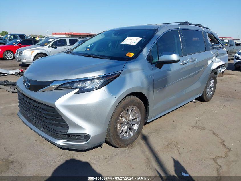 TOYOTA SIENNA LE 2022