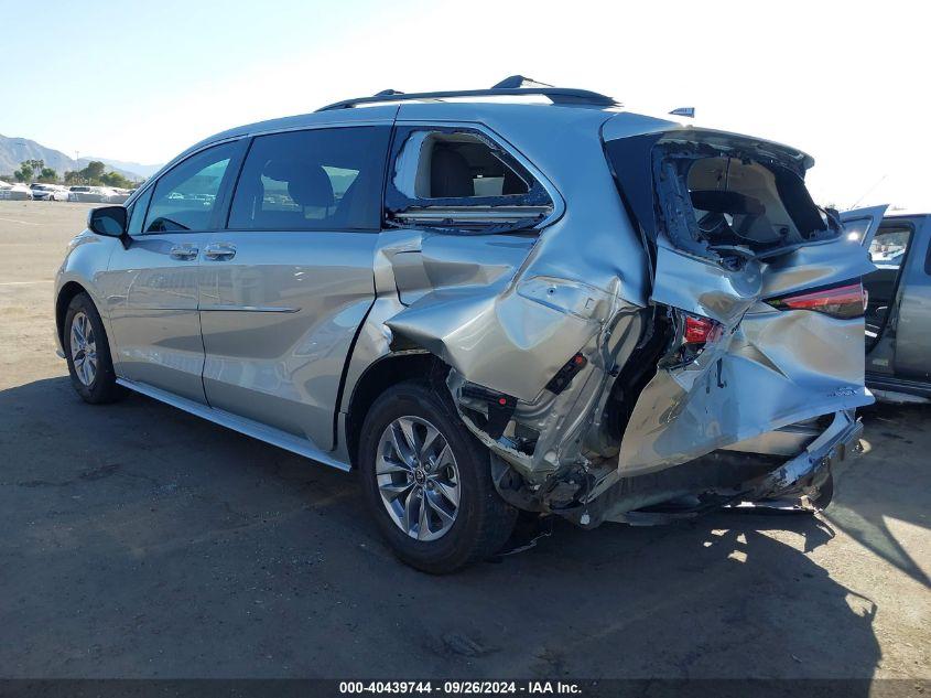 TOYOTA SIENNA LE 2022