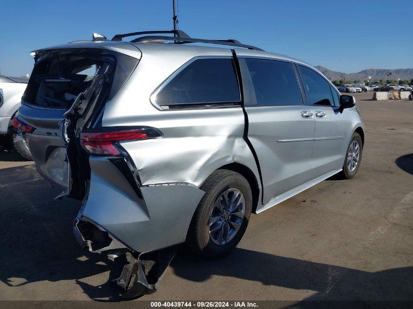 TOYOTA SIENNA LE 2022