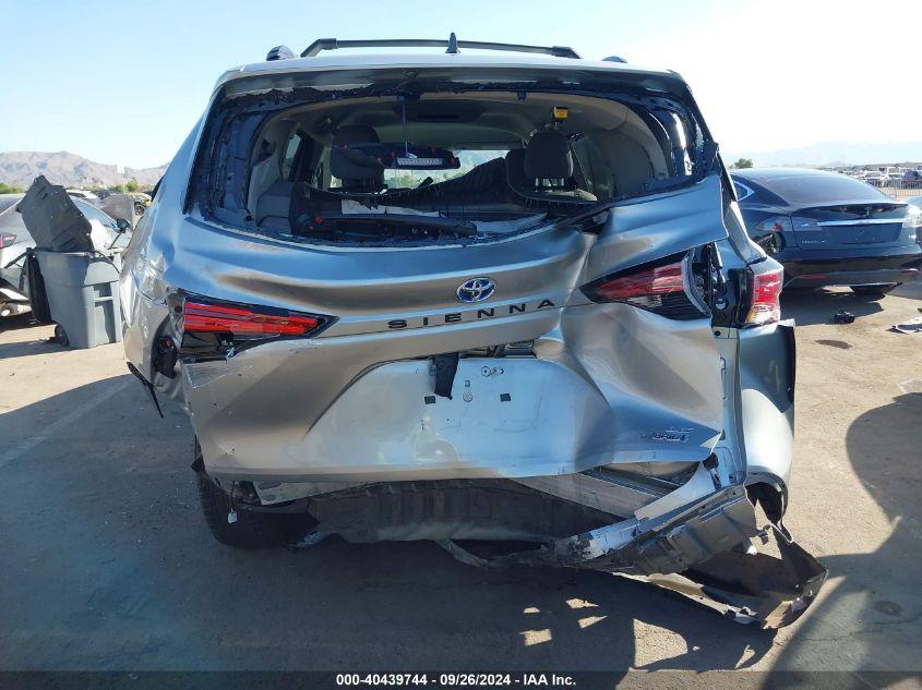 TOYOTA SIENNA LE 2022