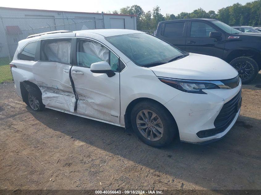 TOYOTA SIENNA LE 2021