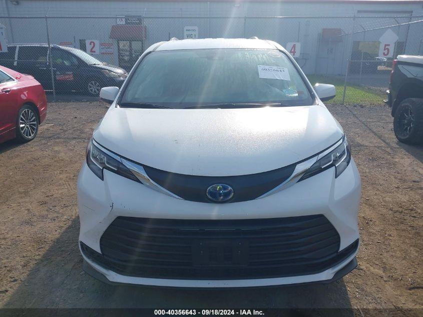 TOYOTA SIENNA LE 2021