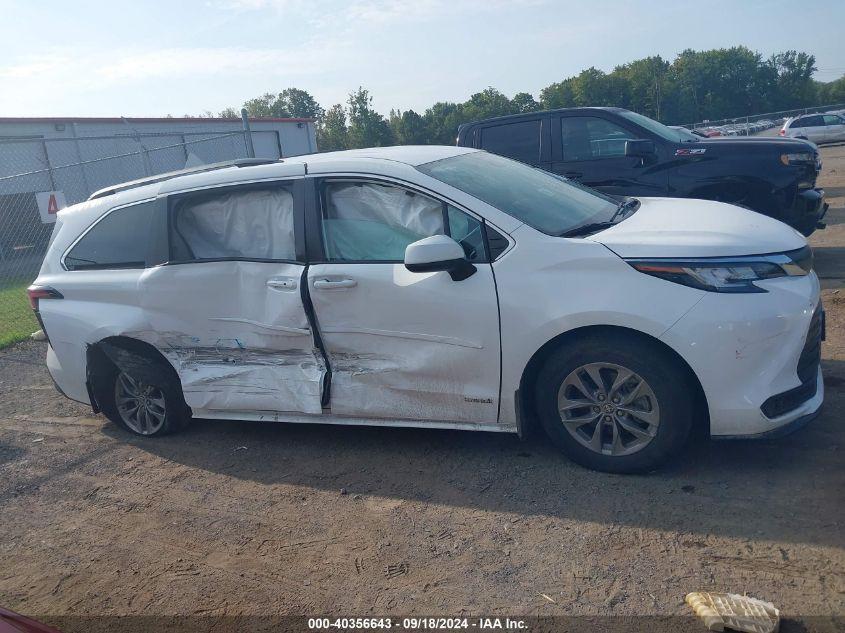 TOYOTA SIENNA LE 2021