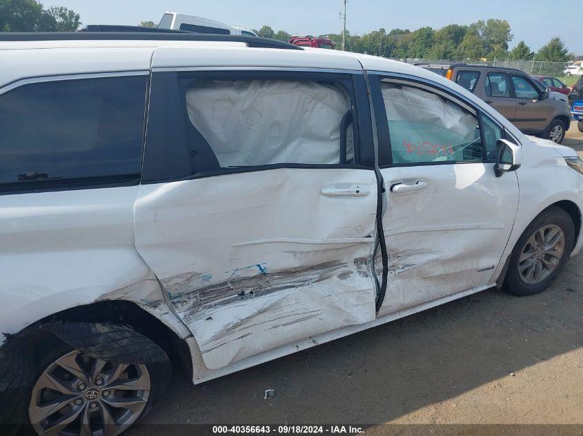 TOYOTA SIENNA LE 2021