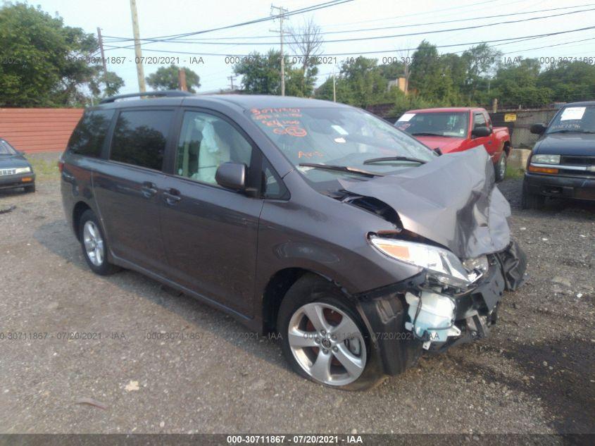 TOYOTA SIENNA LE 2020