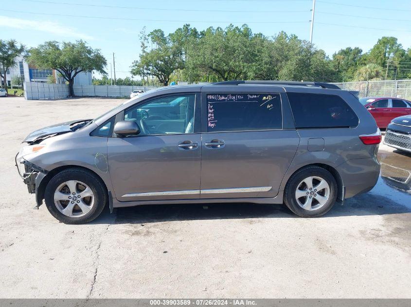 TOYOTA SIENNA LE 2020