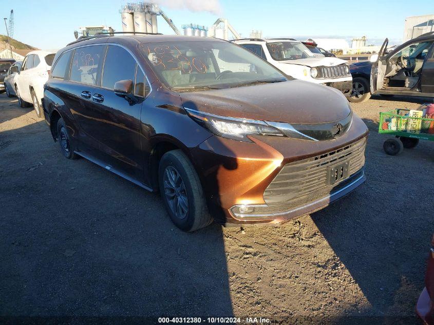 TOYOTA SIENNA XLE 2022