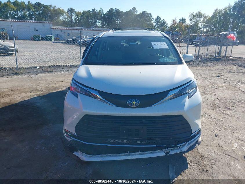 TOYOTA SIENNA XLE 2021