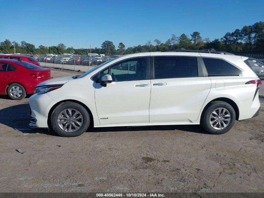 TOYOTA SIENNA XLE 2021