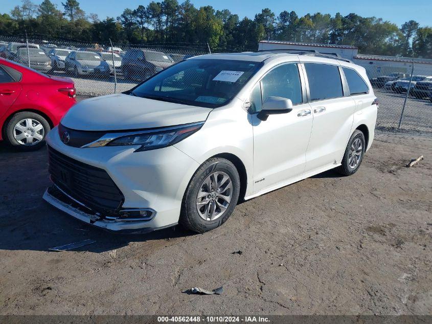 TOYOTA SIENNA XLE 2021