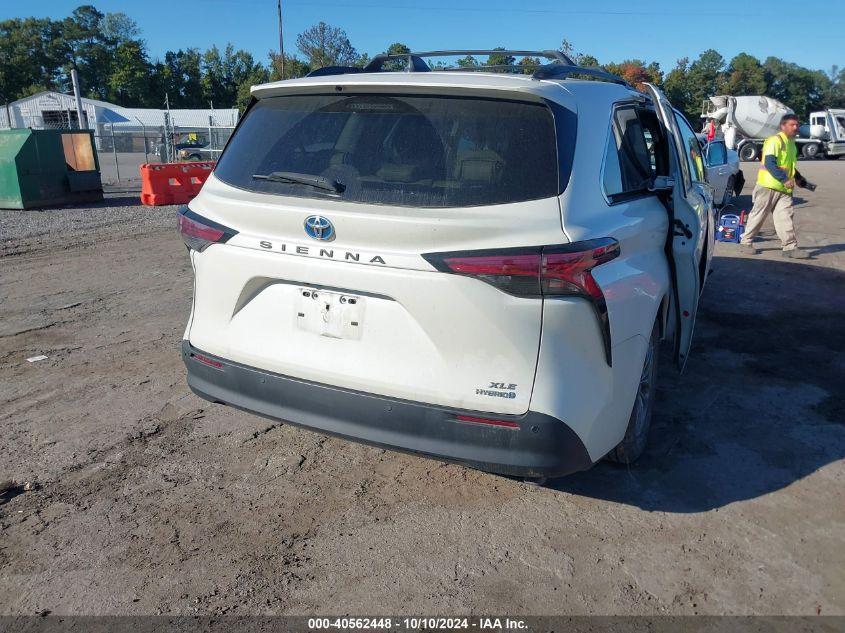 TOYOTA SIENNA XLE 2021