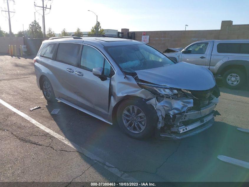 TOYOTA SIENNA XLE 2021