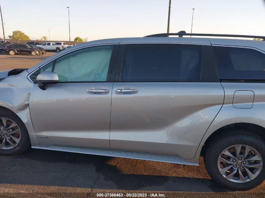 TOYOTA SIENNA XLE 2021