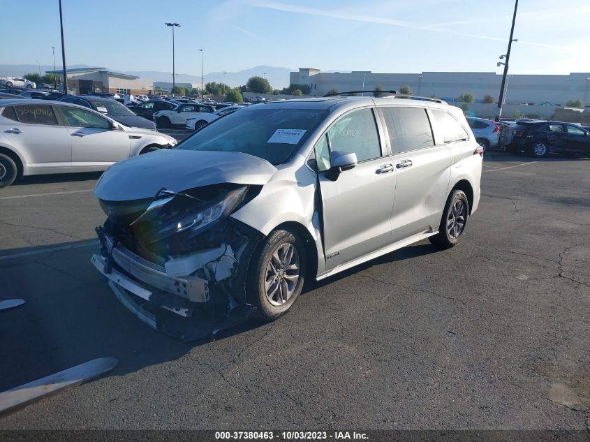 TOYOTA SIENNA XLE 2021