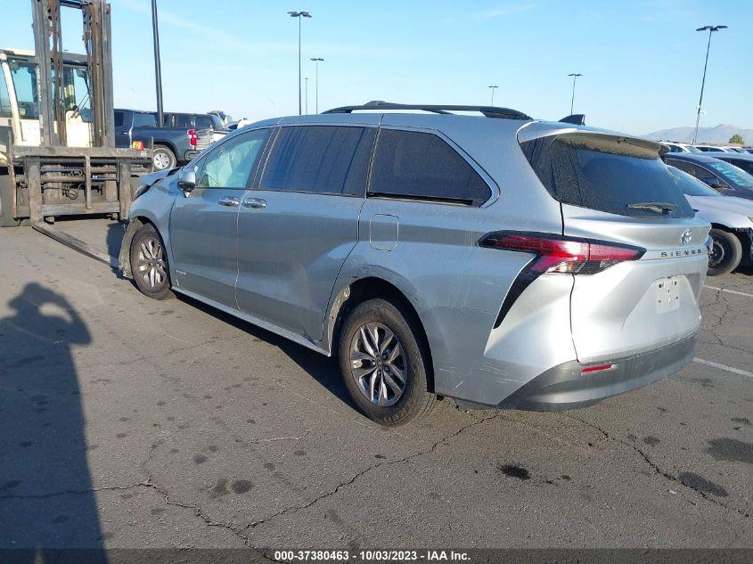 TOYOTA SIENNA XLE 2021