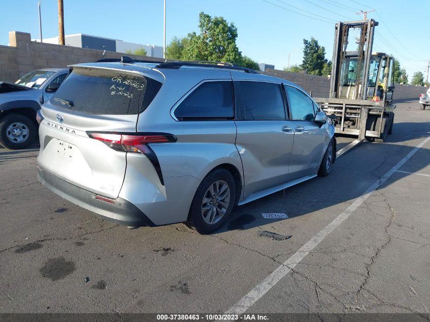 TOYOTA SIENNA XLE 2021