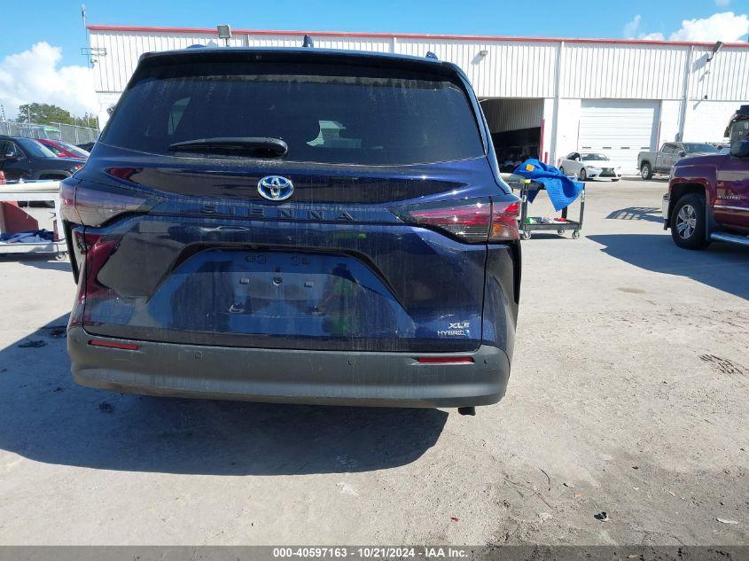 TOYOTA SIENNA XLE 2023