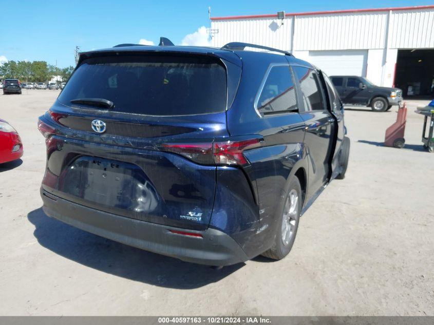 TOYOTA SIENNA XLE 2023