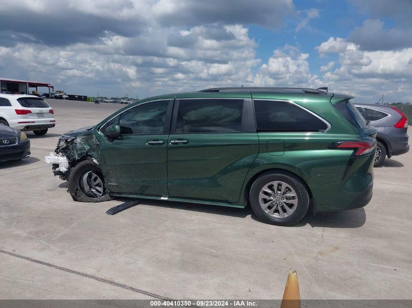 TOYOTA SIENNA XLE 2021