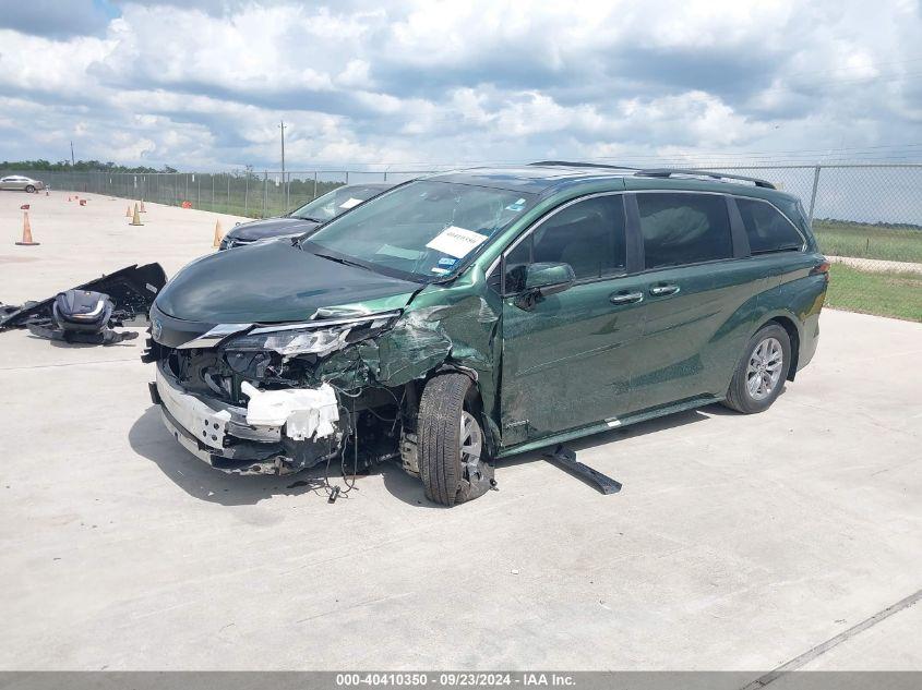 TOYOTA SIENNA XLE 2021