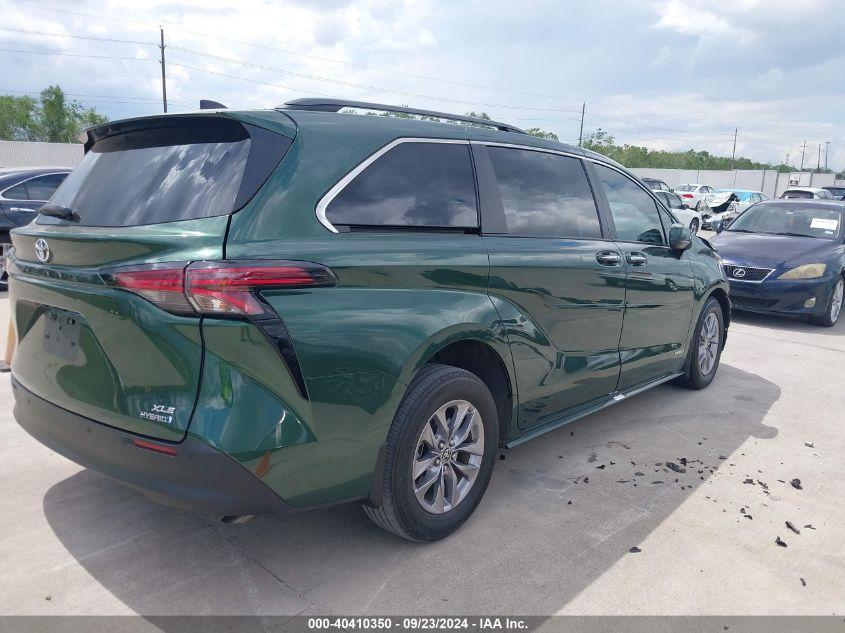 TOYOTA SIENNA XLE 2021