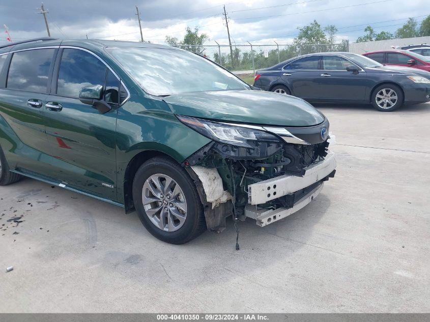 TOYOTA SIENNA XLE 2021