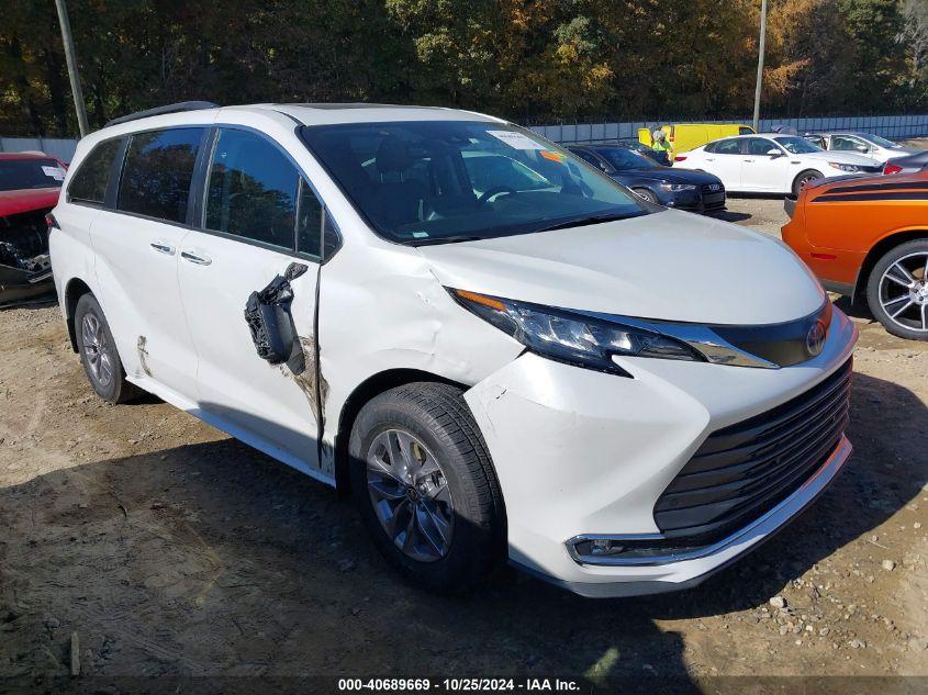 TOYOTA SIENNA XLE 2022