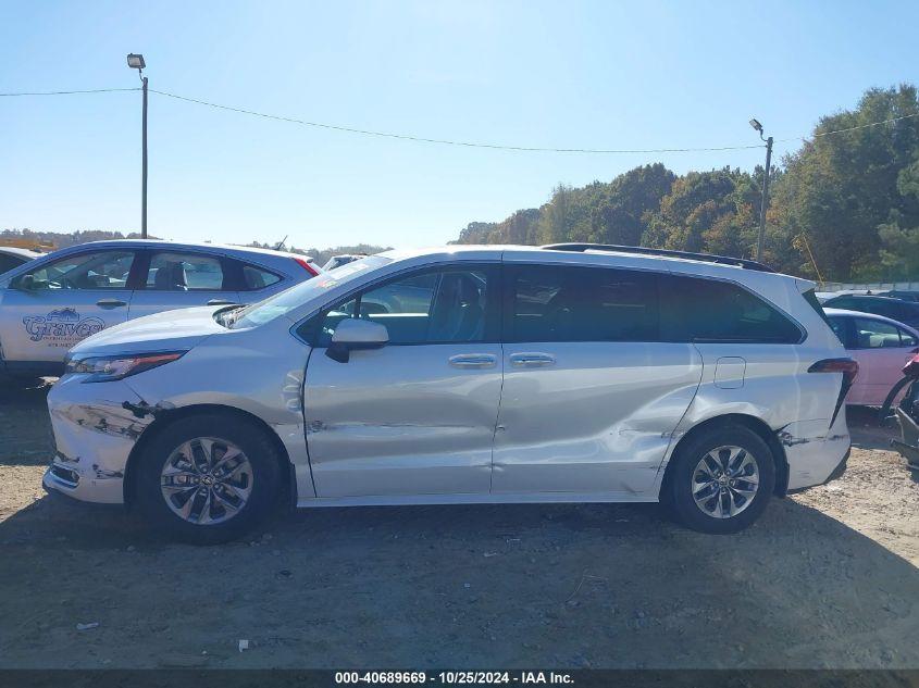 TOYOTA SIENNA XLE 2022