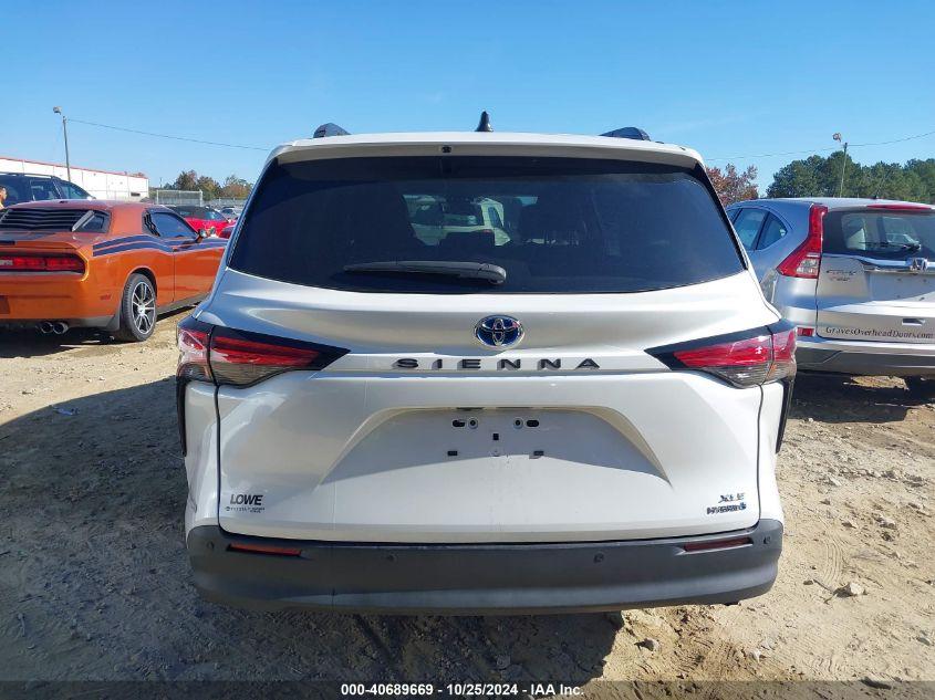 TOYOTA SIENNA XLE 2022