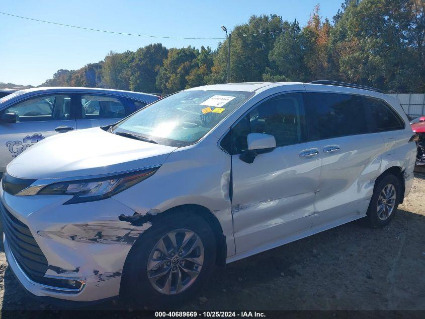 TOYOTA SIENNA XLE 2022