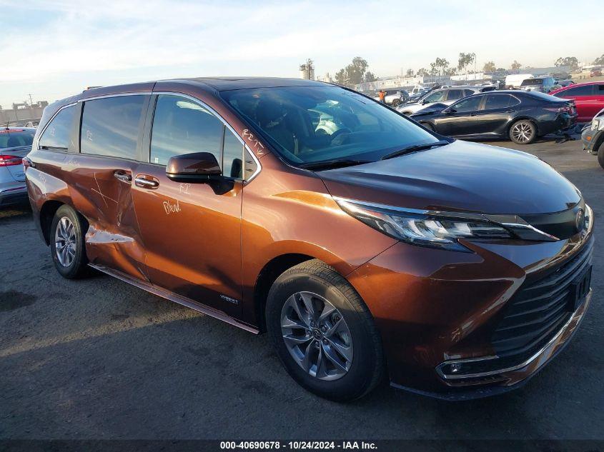 TOYOTA SIENNA XLE 2021