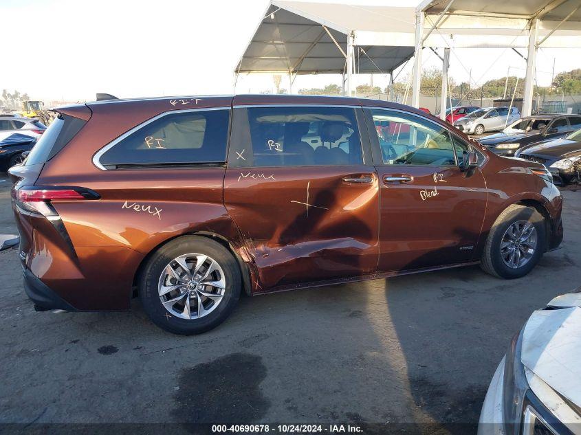 TOYOTA SIENNA XLE 2021