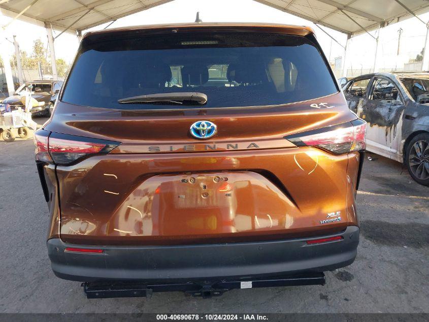 TOYOTA SIENNA XLE 2021