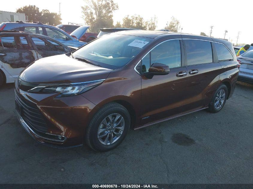 TOYOTA SIENNA XLE 2021