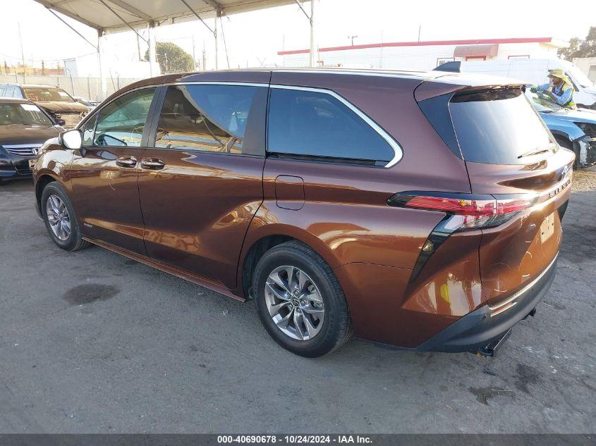 TOYOTA SIENNA XLE 2021