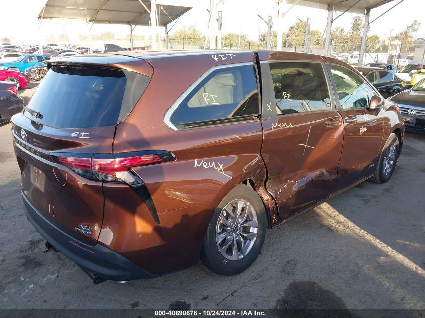 TOYOTA SIENNA XLE 2021