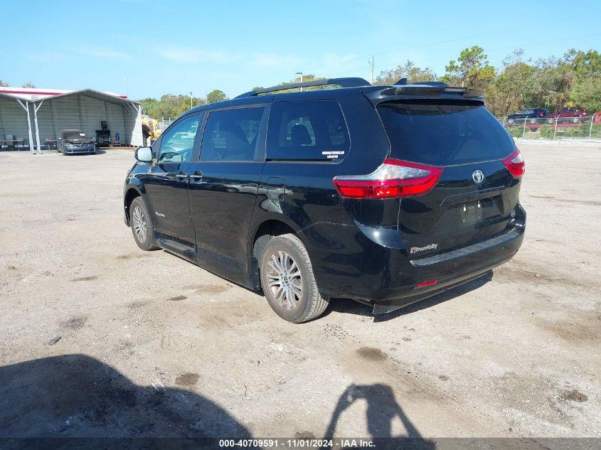 TOYOTA SIENNA XLE 2020